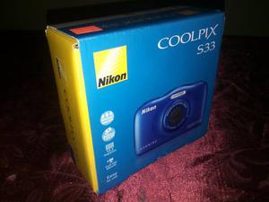 Nikon Coolpix S33 Waterproof Digital Camera (blue)