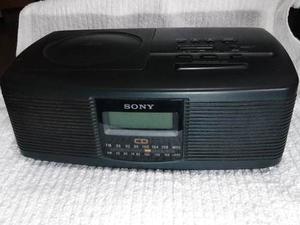 Radio Reloj Sony Negro, Despertador Y Radio. Usado.