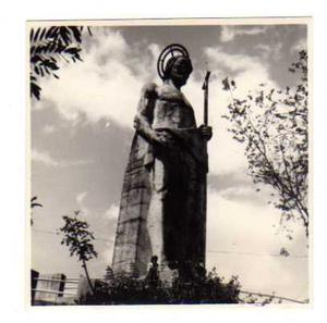 Foto Antigua De Estatua