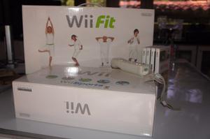 Nintendo Wii + Wiifit