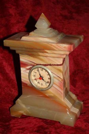 Antiguo Reloj Clock Piedra Semipreciosa Onix Amarillo
