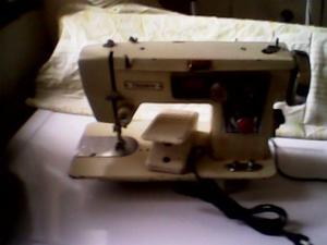 Maquina De Coser Marca Triumph. Venta O Cambio