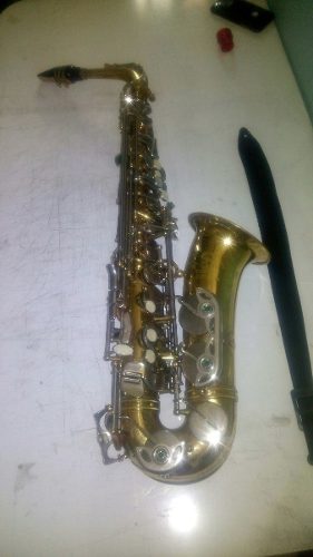 Saxofon Marca Century En Muy Buen Estado..