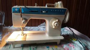 Maquina De Coser Singer Con Muy Poco Uso Con Mueble Incluido