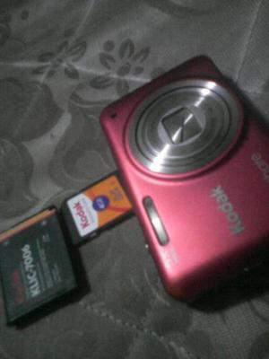 Cámara Kodak Con Memoria 4gb Y Cargador Y Es De 16
