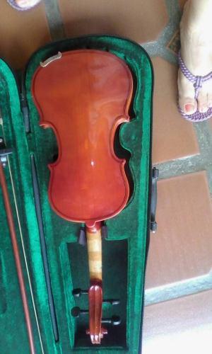 Violin Un Cuatro Poco Uso En 330 Mil Bolivares
