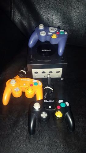 Gamecube, 3 Controles, Usado.