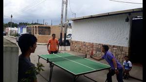 Mesa De Ping Pong Usada. Con Malla Raquetas Y Pelotas