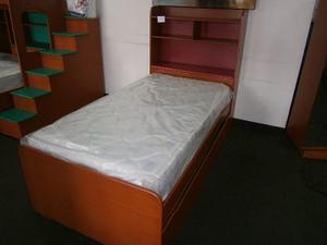 Dormitorio Cama Doble Con Un Mueble Mostrador