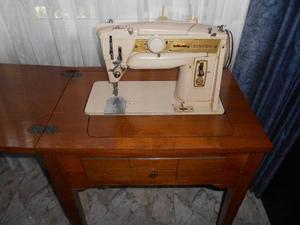 Singer Modelo 401a Maquina De Coser Con Mesa