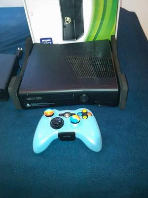 Xbox 360 Slim 4gb + 2 Controles + 1 Juego