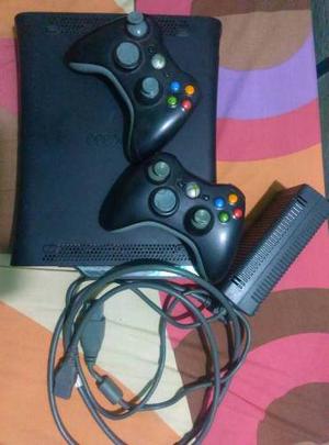 Xbox 360 Usado / 2 Controles / Chipeado / Detalles