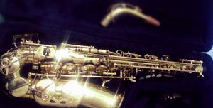 Saxofón Ato Eb Marca B-u.s.a. Intermediate