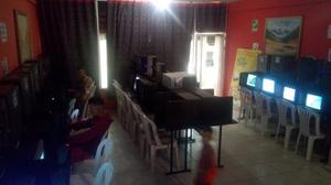 Inmobiliario De Cyber Cafe