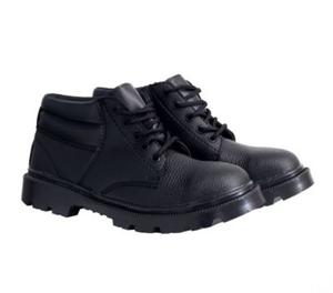 BOTAS DE SEGURIDAD PUNTA DE HIERRO MODELO SENCILLO 43