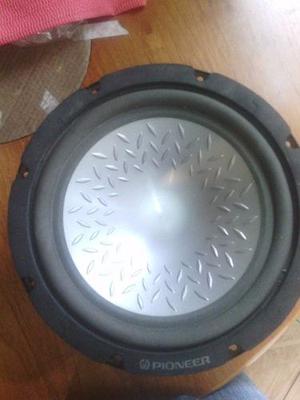 Bajo Pioneer 12 De 500 Watts Lamina Estriada.