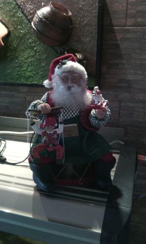 Santa Claus Sentado Tambor Solo Se Mueve