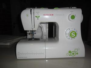 Maquina De Coser Singer Esteen Ii  Como Nueva