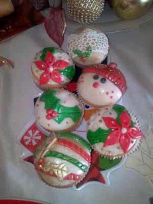 Arreglo O Cajita De Cupcakes Y Galletas Decoradas De Navidad