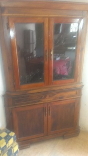 Vendo Mueble Vitrina Con Vajilla Y Copas Europeas