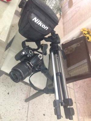 Cámara Nikon D Con Trípode, Cargador Y Bolso