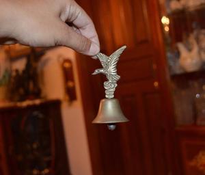 Campana De Bronce Con Figura De Ganso