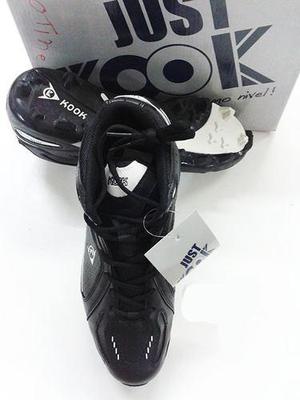 Zapatos Deportivos Beisbol Marca Kook Negro Ref. 10540