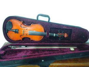 Violin 1/2 Marca Praga Modelo Stradivarius
