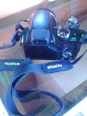 Cámara Semiprofesional Fujifilm S4200