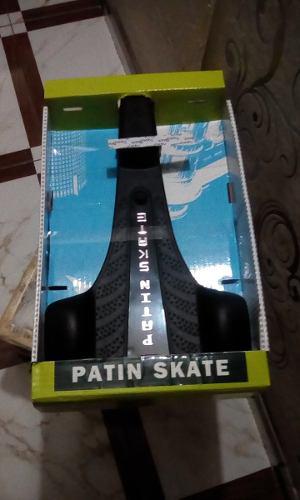 Patin Skate De Color Negro Totalmente Nueva En Su Caja