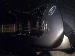 Guitarra Eléctrica Fretmaster Stratocaster + Amplificador