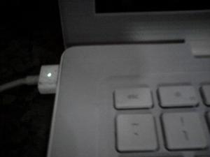 Apple Macbook A Con Su Cargador Original