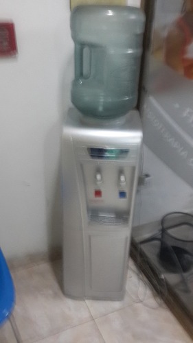 Filtro Enfriador Y Dispensador De Agua Fria Y Caliente Usado