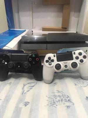 Playstation 4 Prácticamente Nuevo, 2 Controles, 5 Juegos