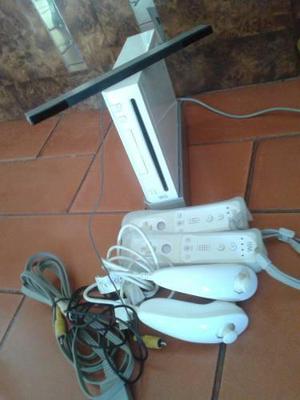 Nintendo Wii, Alfombra, 2 Controles, 5 Juegos Originales.