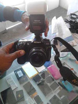 Vendo Camara Nikon 200