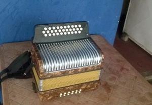 Acordeón Original Hohner Iii Coronas