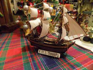 Barco Hms Bounty, Escala 1/110.full Detalles