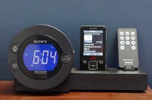Combo Radio Despertador Sony + Mp4 Sony De 8 Gb