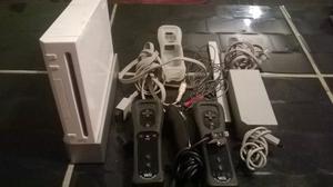 Wii Con Controles Y Dos Cd De Juegos