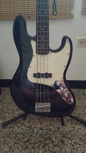 Bajo Squier By Fender Standard Jazz Bass. Como Nuevo