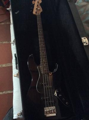 Hermoso Bajo Fender Jazz Bass Blacktop
