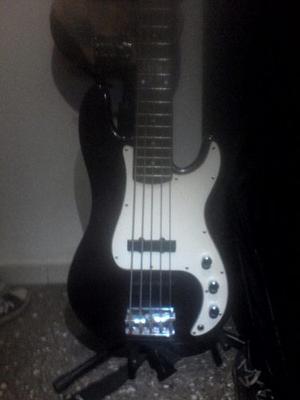 Squier By Fender Presicion Bass V Standard