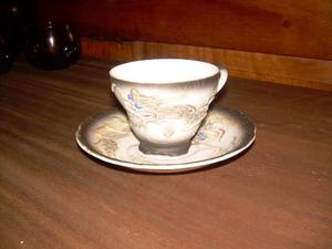 Antigua Taza Porcelana Japonesa De Cafe Con Dibujos En Relie
