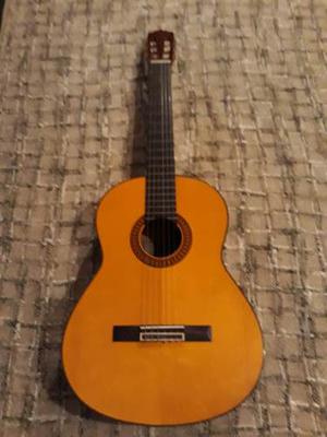 Guitarra Acústica Marca Yamaha Modelo C-80 Con Forro