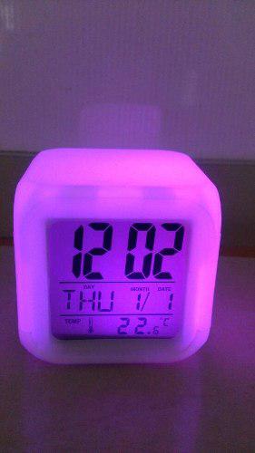 Reloj Despertador Cubo 7 Colores. Uno Alumbra Atras De Otro!