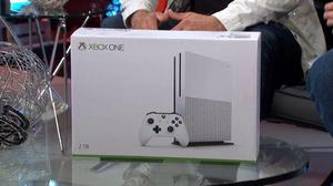 Xbox One S 2tb + Reproductor 4k + 1 Juego