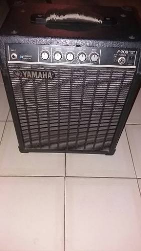 Amplificador De Bajo Yamaha Modelo F208