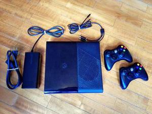 Consola Xbox 360 Slim 4 Gb Usado. Dos Controles (no Chipeo)