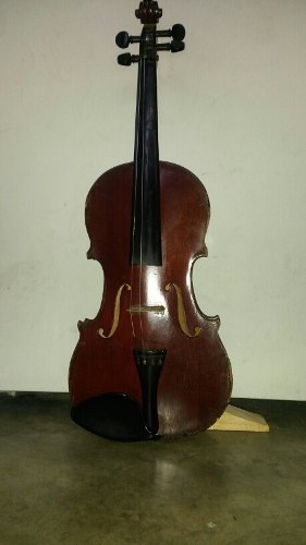 Violin 1/2. Luthier.